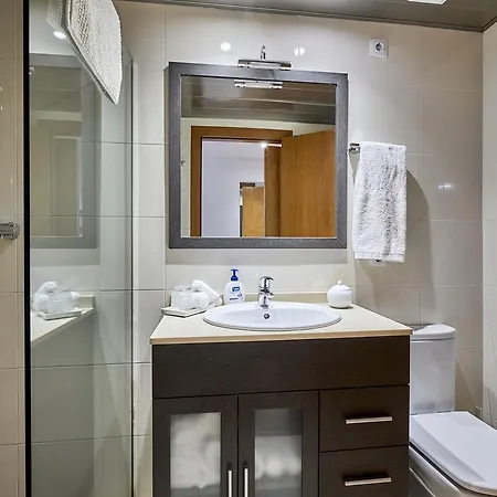 Little * Жирона