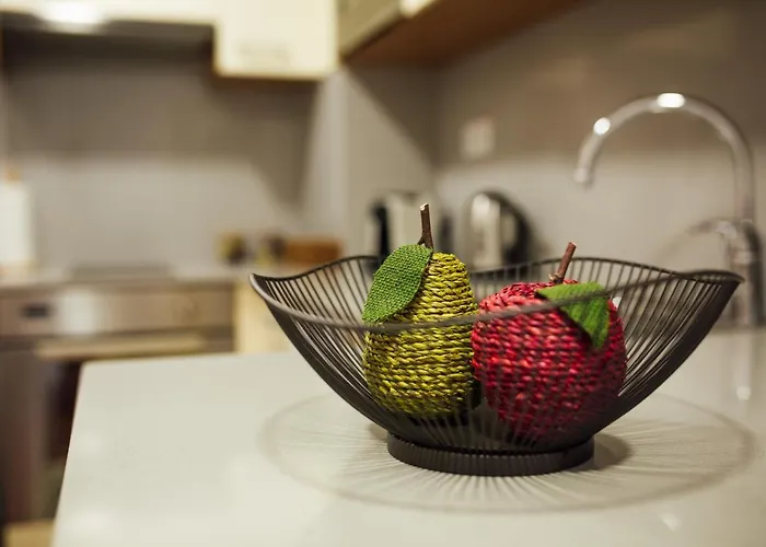 Little * Жирона