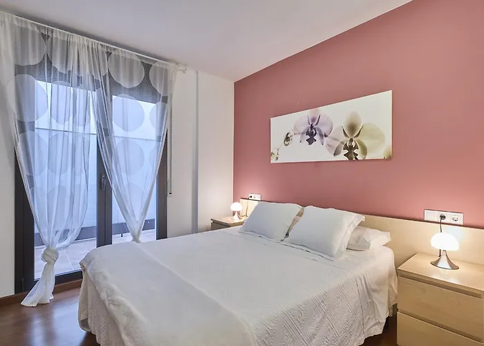 Little * Жирона