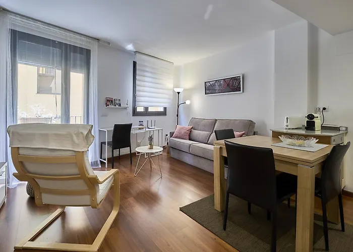 Little * Жирона